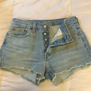 501 Levi shorts